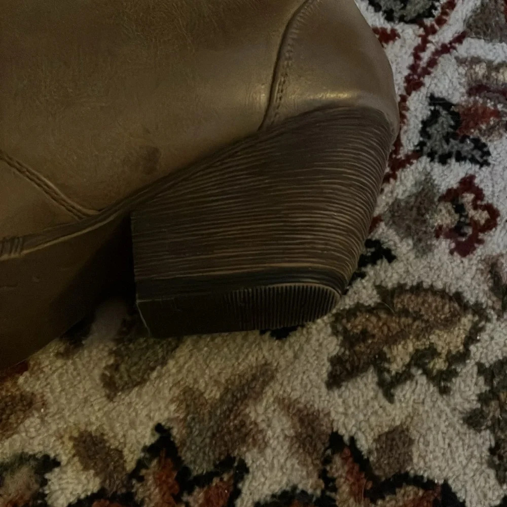 XOXO Womens Tan/Brown Western Cowgirl Boots. Faux Leather- Size 8. Preowned - Picture 8 of 10